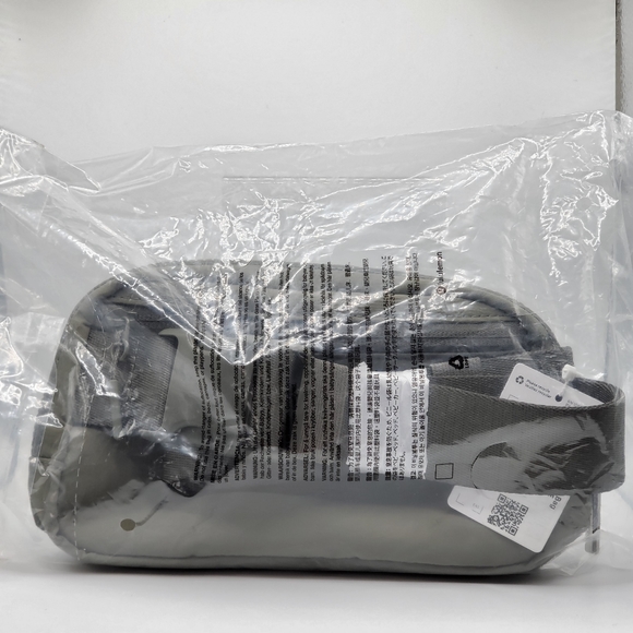 BNWT Lululemon Everywhere Belt Bag 1L Sage Grey - Picture 10 of 12